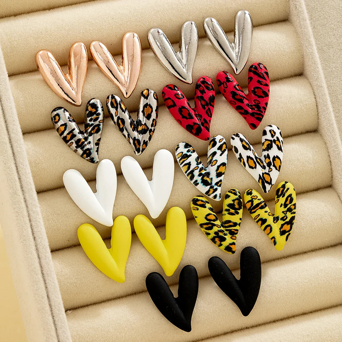3 pairs of personalized and versatile leopard print heart-shaped women's earrings set, red spray painted earrings