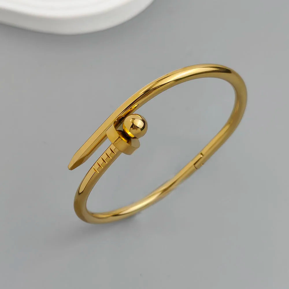 Charming love four-leaf clover ball nails stainless steel women's bracelet, waterproof and rust-free bracelet, worn by couples