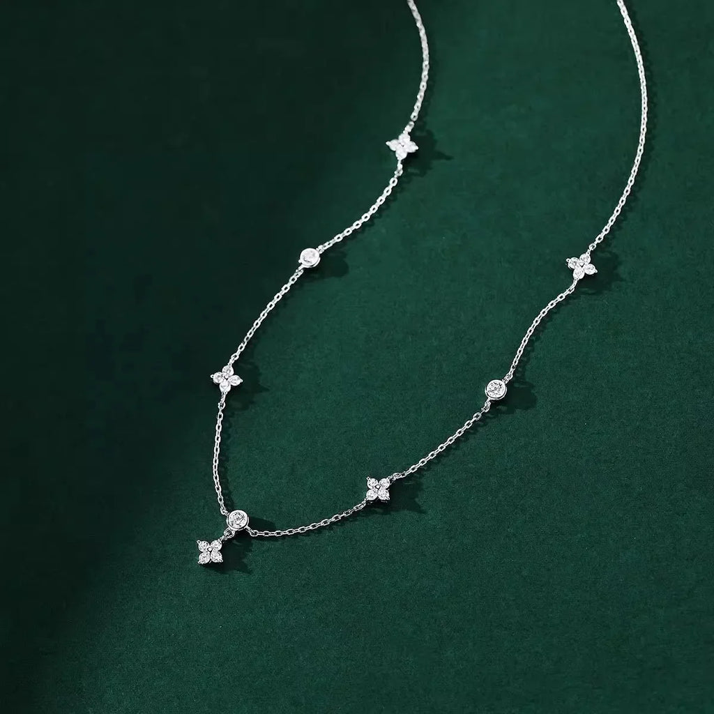 A S925 silver lucky four-leaf clover necklace, fashionable and elegant, perfect for Valentine's Day jewelry gifts