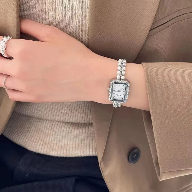Luxury Women Bracelet Watch Fashion Small Square Dial Ladies Vintage Shell Pearls Chain Quartz Wristwatch Female Clock Wholesale