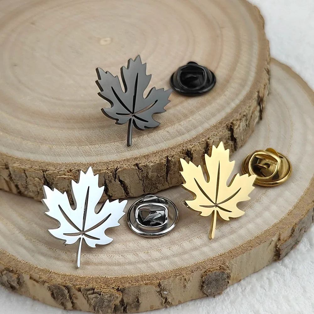 New maple leaf men's lapel pin, 316L stainless steel gold-plated badge, black brooch for suit accessories, gift for father