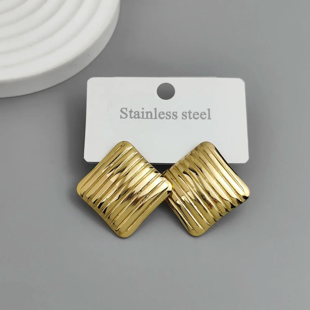 Creative heavy metal pearl shell stainless steel earrings, waterproof and rusty-free women's earrings, party jewelry