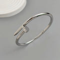 Charming love four-leaf clover ball nails stainless steel women's bracelet, waterproof and rust-free bracelet, worn by couples