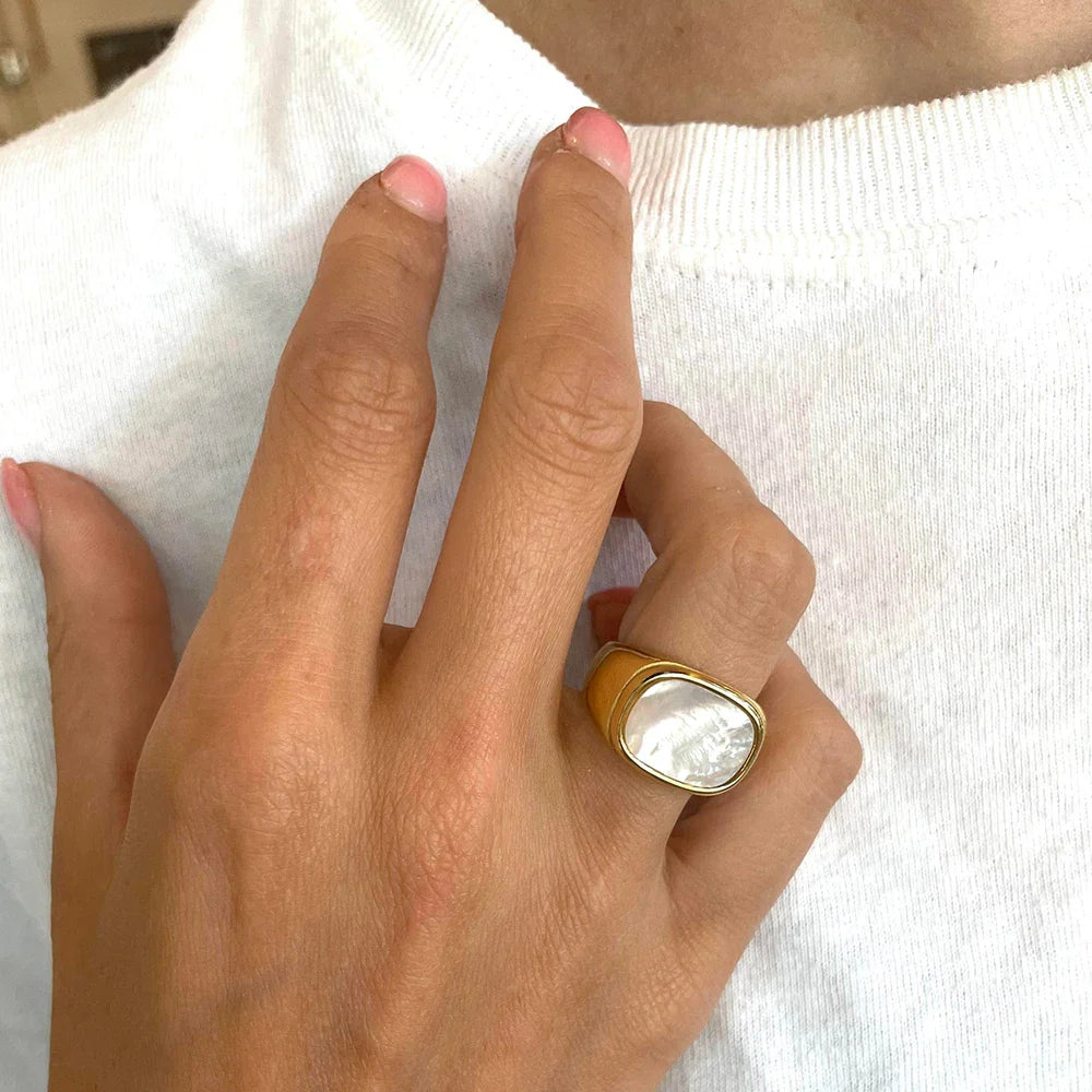 Vintage Chunky Square Shell Rings for Women White Gold Color Ladies Large Ring Party Jewelry Accessories Gift Outlet