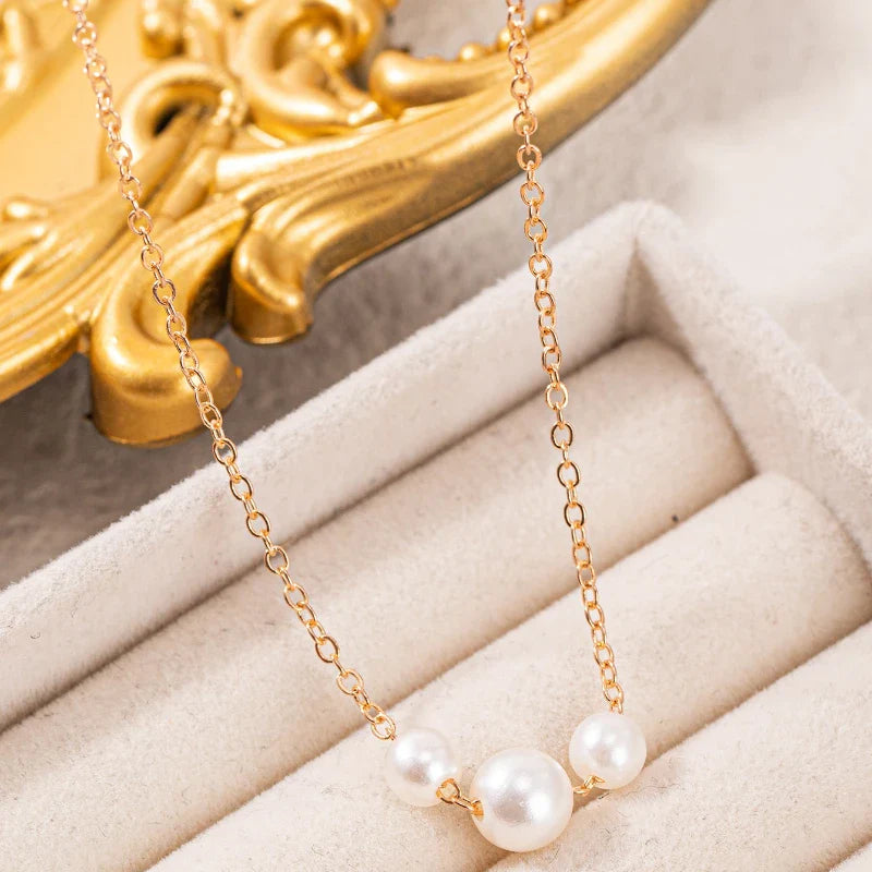 1Pcs Women's Gold Imitation Pearl Necklace Simple Luxurious Exquisite Gold Collarbone Chain Niche Style Daily Accessories