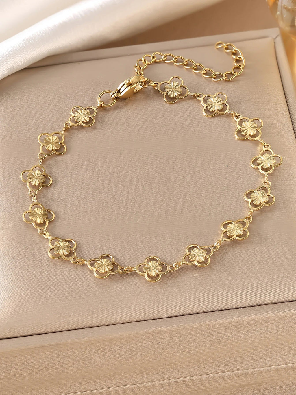18K gold-plated stainless steel non fading gold bracelet - durable and fashionable jewelry accessory, suitable for holiday gifts