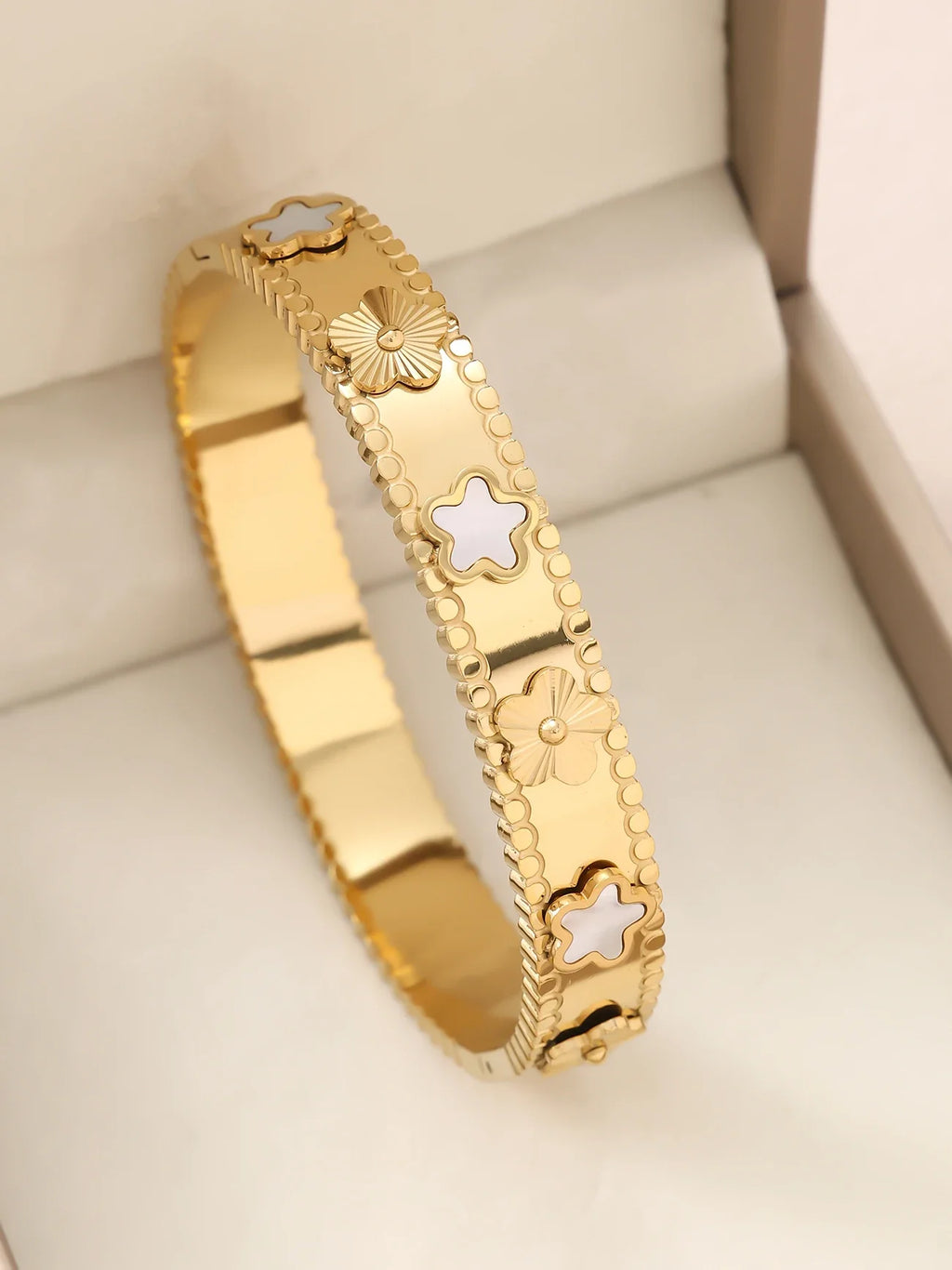 Fashionable Women's 18K Gold-Plated Stainless Steel Stackable Bracelet Never Fading Gold-Plated Stainless Steel Jewelry Accessor