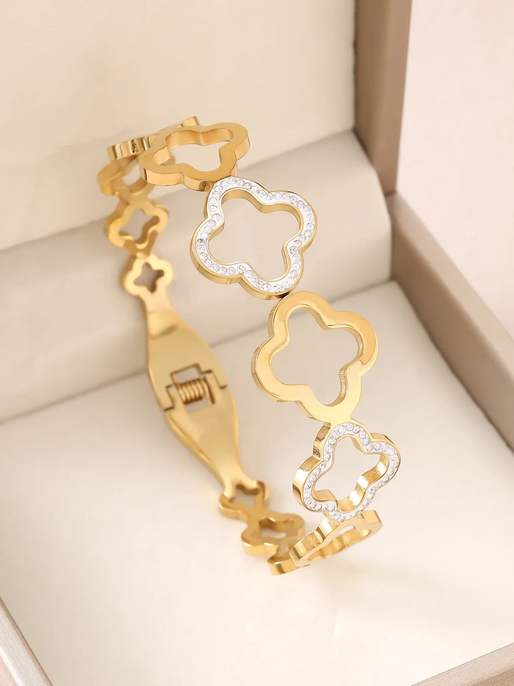 1PC 18K Gold Plated Stainless Steel Stackable Bracelet with Chain And Clover Design Fashion Accessory for Women Casual Wear