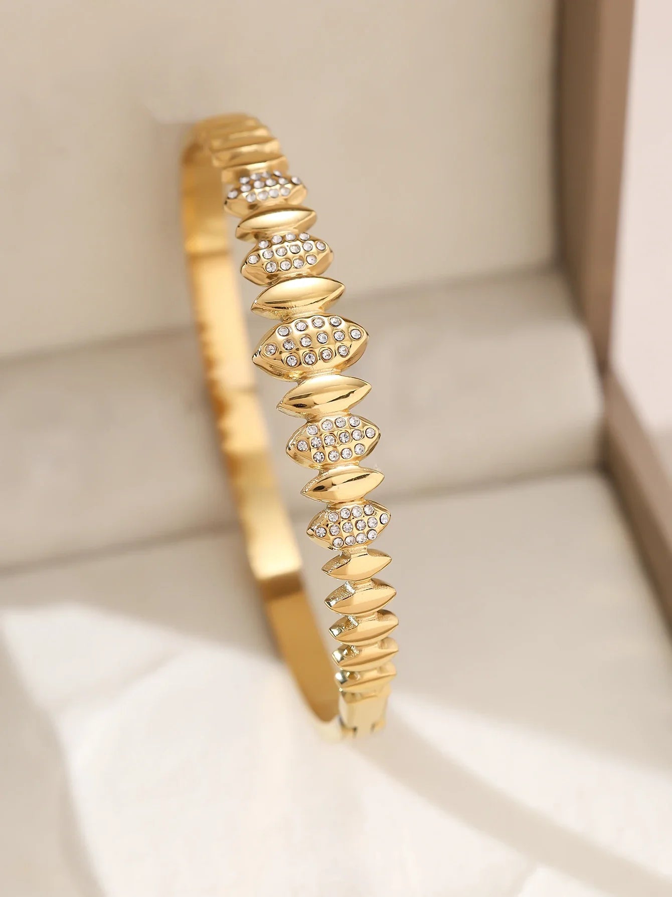 1pieces/set women's wedding jewelry party holiday Valentine's Day gift stainless steel bracelet plated with 18K gold bracelet