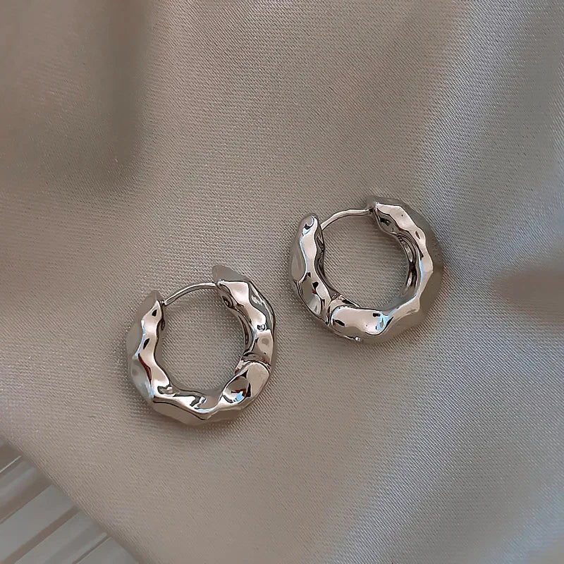 Irregular Wavy Pleated Earrings for Women Retro Trendy Copper Metal Earrings Design Simple Temperament Senior Fashion Jewelry