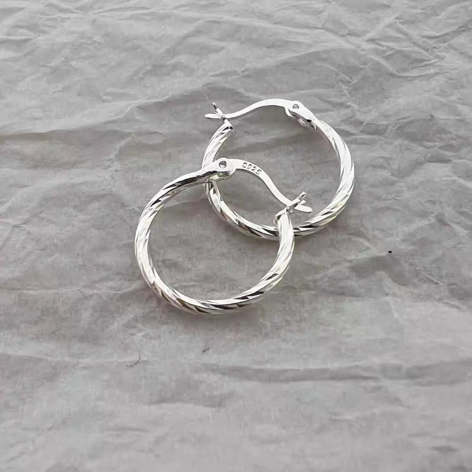 S925 Silver Geometric Twist Circle Earrings Women Elegant Unique Design Korean Versatile Sparkling Flower Modification Ear Studs