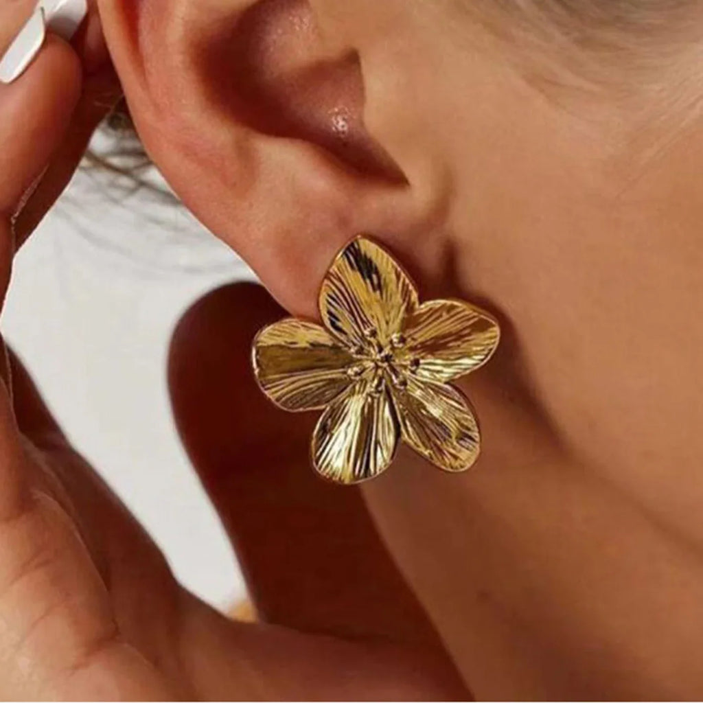 Uworld Hypoallergenic Stylish Vintage Flower Stud Earrings Premium 18k Gold Plated Stainless Steel For Women Party сережки женск