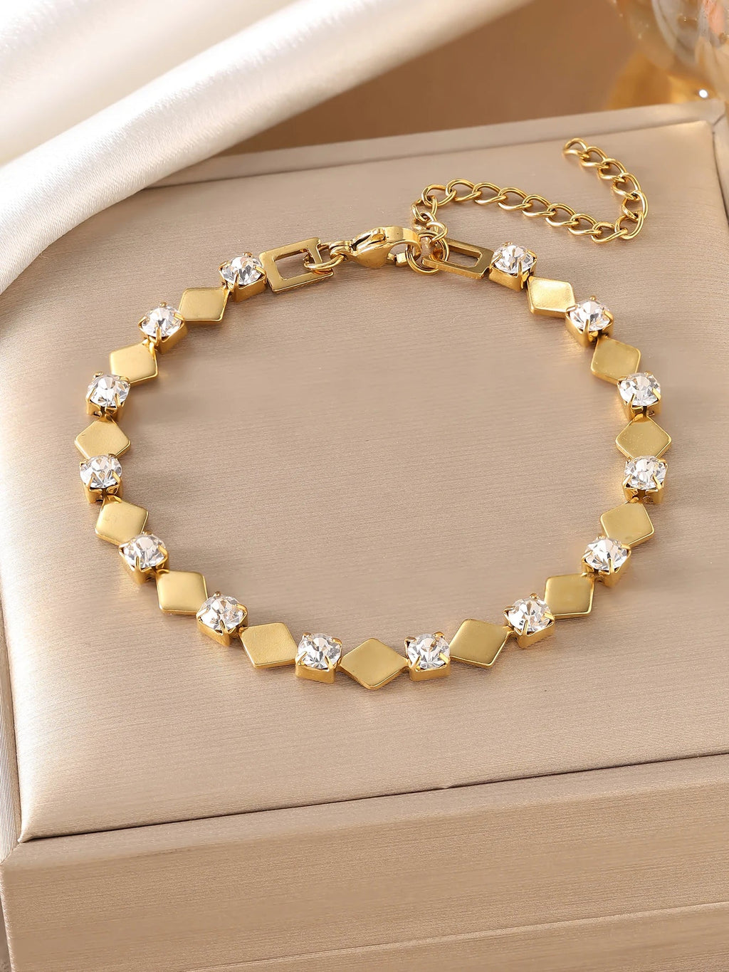 18K gold-plated stainless steel non fading gold bracelet - durable and fashionable jewelry accessory, suitable for holiday gifts