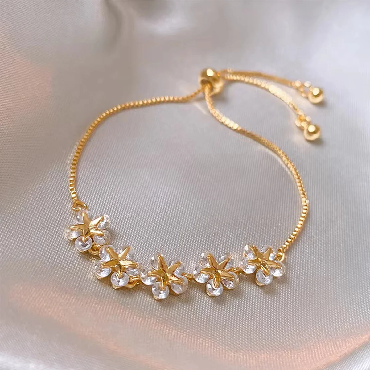 Exquisite Rhinestone Bracelet Ladies Fashion Stars Flower Charm Wristlet Bracelets Gold Color Adjustable Bangle Wedding Jewelry