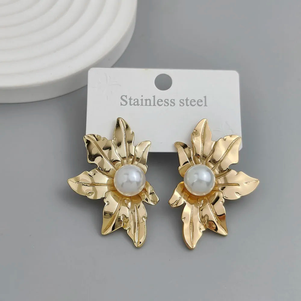 Creative heavy metal pearl shell stainless steel earrings, waterproof and rusty-free women's earrings, party jewelry