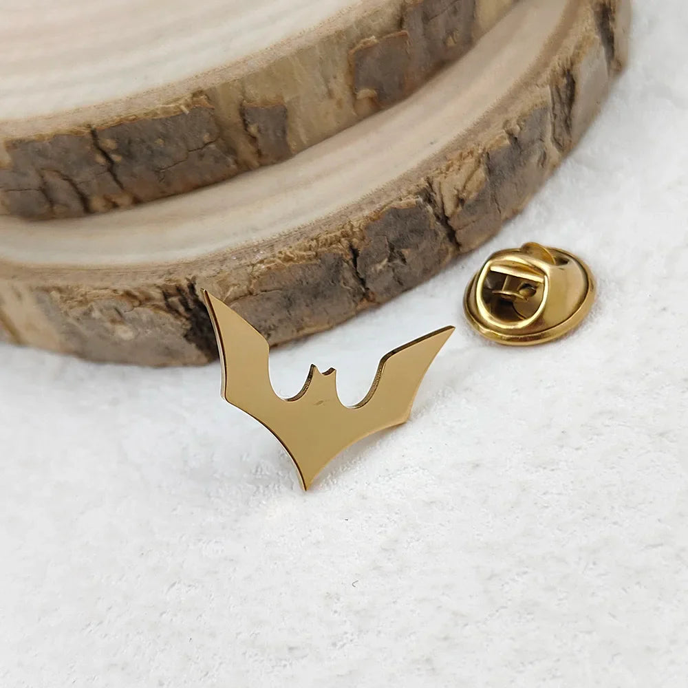Classic bat men's lapel pin, 316L stainless steel gold-plated badge, black brooch for suit accessories, Halloween gift