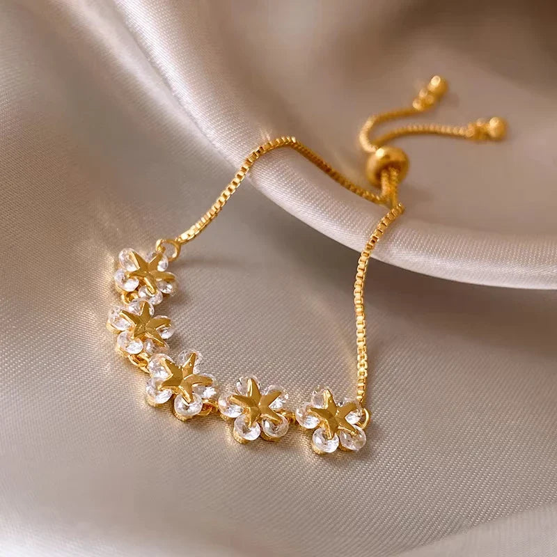 Exquisite Rhinestone Bracelet Ladies Fashion Stars Flower Charm Wristlet Bracelets Gold Color Adjustable Bangle Wedding Jewelry