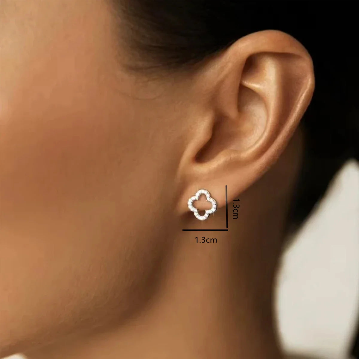 New Fashion Leaf Hollow Zircon Stud Earrings for Women Elegant Niche Triple Flower Earrings Party Jewelry Gift