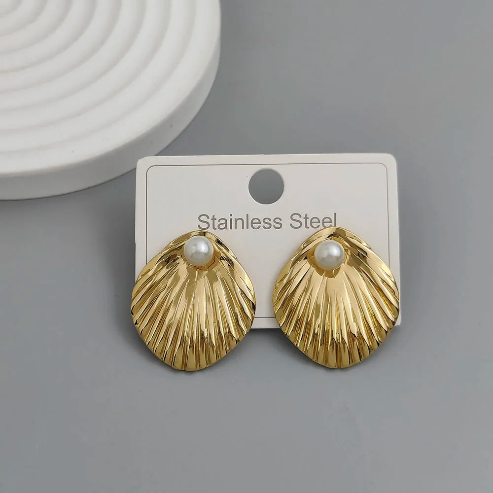 Creative heavy metal pearl shell stainless steel earrings, waterproof and rusty-free women's earrings, party jewelry