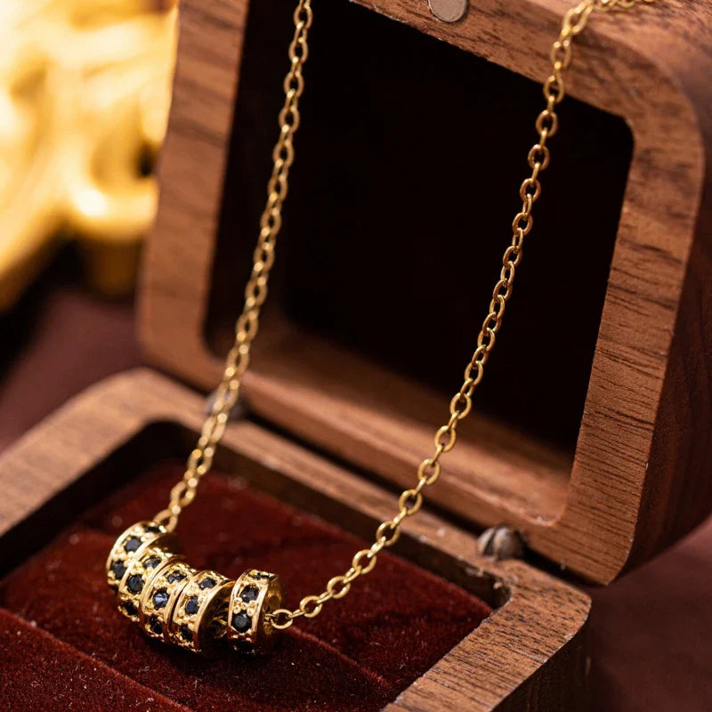 1pcs Gold Five Round Perforated Pendant Necklace Women's Trendy Minimalist Jewelry Versatile Adjustable Necklace Pendant