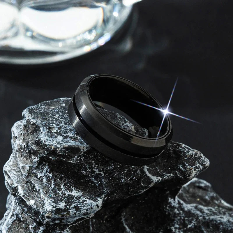 1pcs Men's Electroplated Black Ring Trendy Minimalist West Coast Hip-hop Punk Style Black Knight Ring Rotatable Design Ring